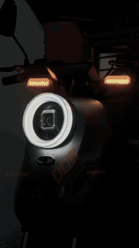 سلام عليكم دراجه شحنR9موديل 2025 تمشي 60كيلو متر حقيقي محرك برجلس1200واط شاصي كاربون ستيل دسك أمامي وخلفي فول مواصفات اناره ال دي وبيها بكR رقم الهاتف ***********وتساب وهذه رصيد ***********
