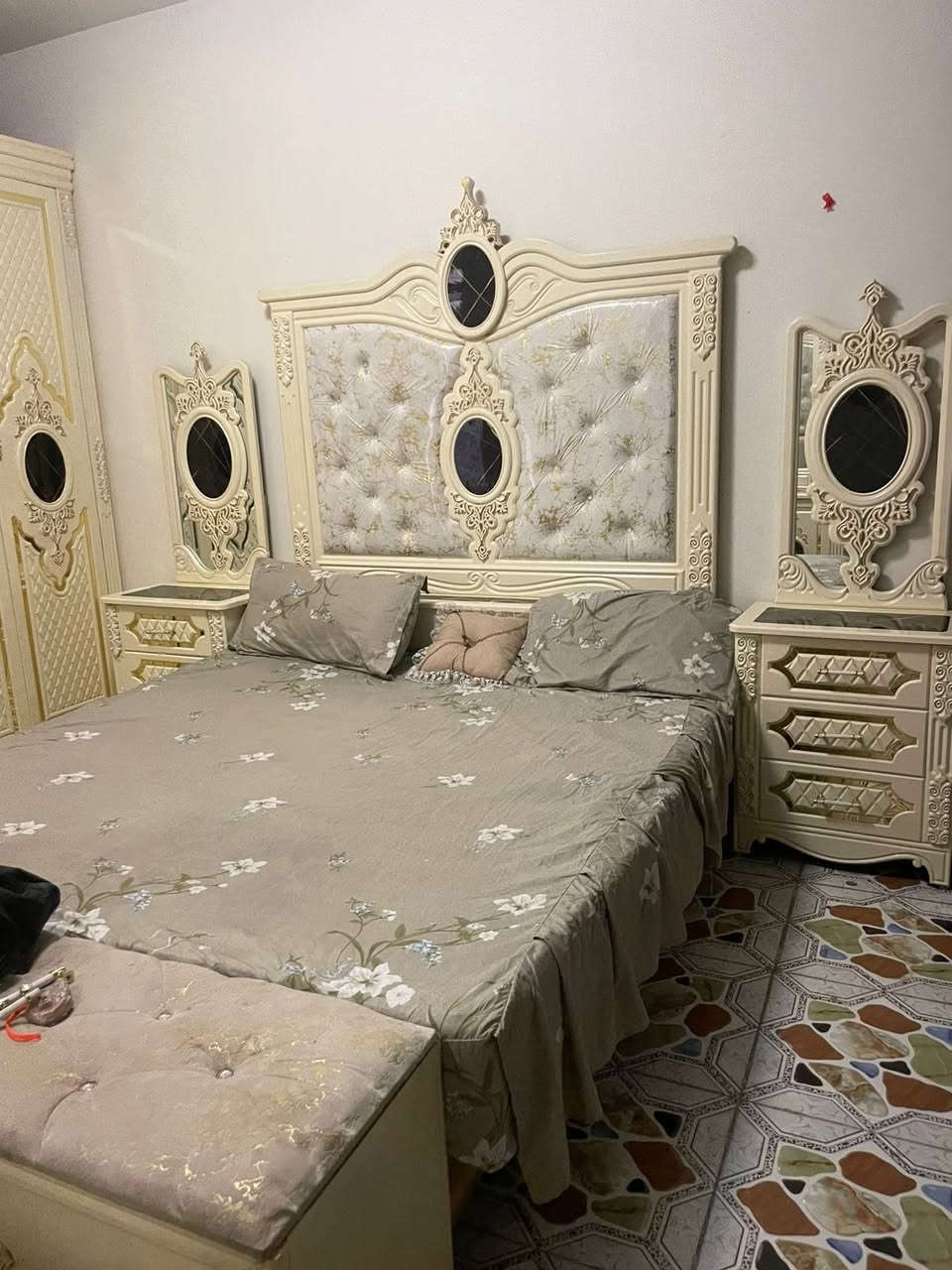 السلام عليكم ورحمة الله 
غرفه عراقيه شكل تركي جديد 
خشب صاج للبيع مستعجلينه عليه 
سرير وكومديات كنتور ميز مرايه وشازلون 
العنوان حل اور ٦٠٠


**إذا كنت صاحب هذا الإعلان وتريد حذفه لأي سبب، رجاءا أرسل رسالة إلى الدعم الفني**
