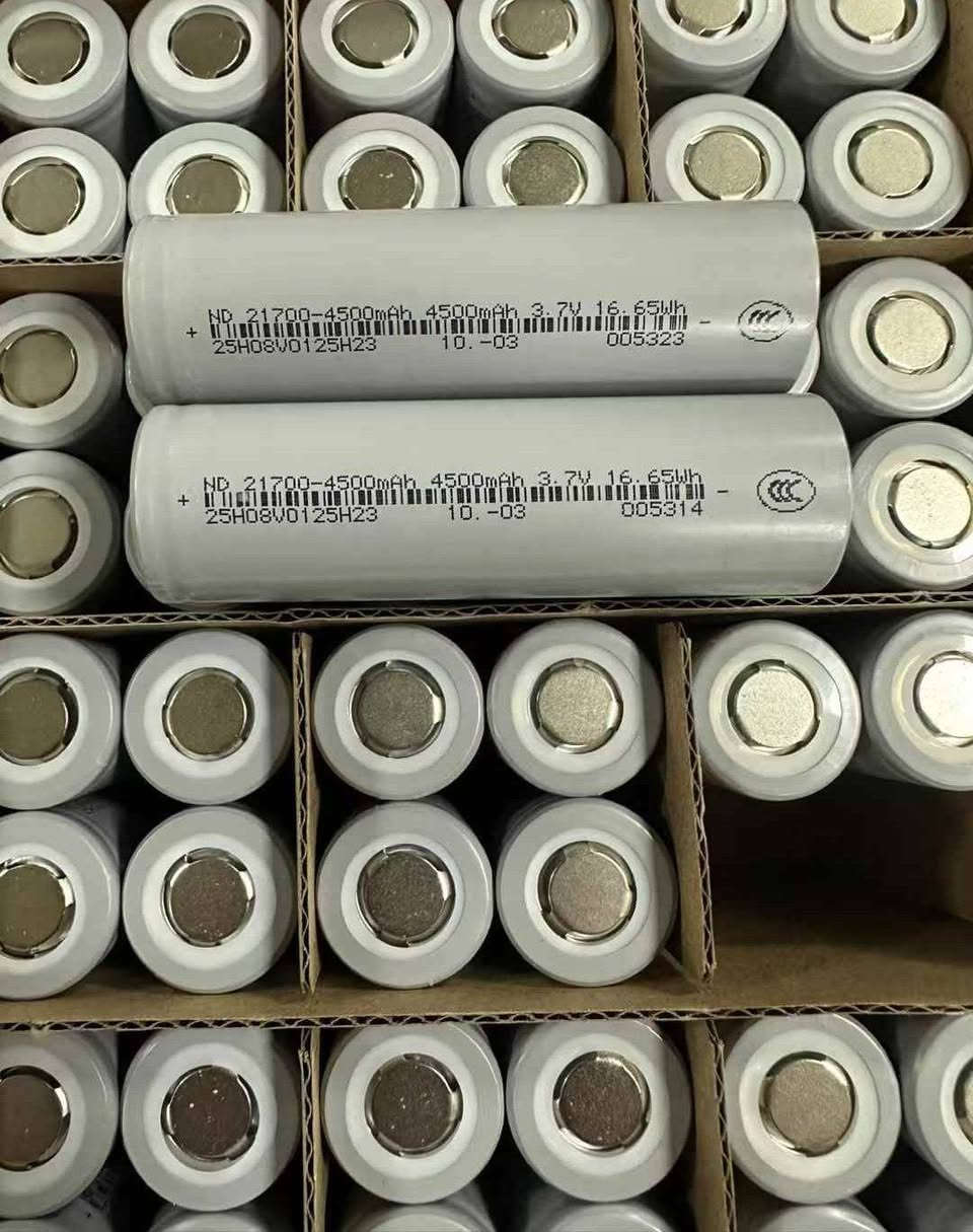 Li-ion Battery ND 21700-4500mAh 3.7V 16.65Wh Lithium ion battery cell,Electronic appliances such as Camping fan,Solar Fan,Bluetooth speakers,electronic radios and humidifiers.
Model: ND 21700-4500mAh 3.7V 16.65Wh battery
Typical Capacity: 4500mAh
Nominal Voltage: 3.7V
Charging Method: CC-CV
Charge Cut-off Voltage:4.2±0.05V
Discharging Cut Off Voltage: 2.55V±0.05V
This NDLi-ion Cell 3.7V 4500mah battery model is ideal for Model aircraft battery.electronic radio,Handheld Fan,Balance car,drift car,outdoor fan,Escooter,Sweeping machine,twist car,thinking car, vacuum cleaner,Small fan,Microphone,Solar system,laptop battery, Solar monitoring, Solar Lights,Electric lawnmower,LED Flashlight, Mobile energy storage, Electric drill battery,Electric tools as it has a great capacity 4500mAh and even good burst power.


**إذا كنت صاحب هذا الإعلان وتريد حذفه لأي سبب، رجاءا أرسل رسالة إلى الدعم الفني**