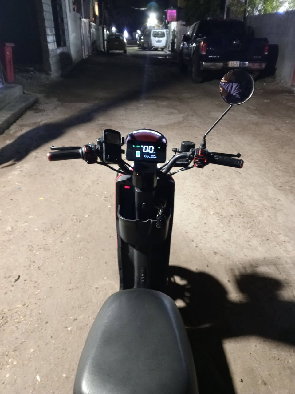 سلام عليكم ورحمه الله وبركاته 
للبيع درجه شحن ار تسعه R/9
تكون من خمسة بطاريات اصليه 
موديل/2025
مكفوله من كلشي كهربائيه كمله 
تشغيل شويج وبصمه عن بعد 
بيها بلوتوث 
سعر درجه 500الف بيها مجال بسيط 
عنوان بغداد ابي غريب شيحه ثانيه 
قرب مدرسة ابن زيدون 
تحب توصل مع مرسله صفحه علي فيس بوك 
هاذا رقمي للتواصل مع ***********
