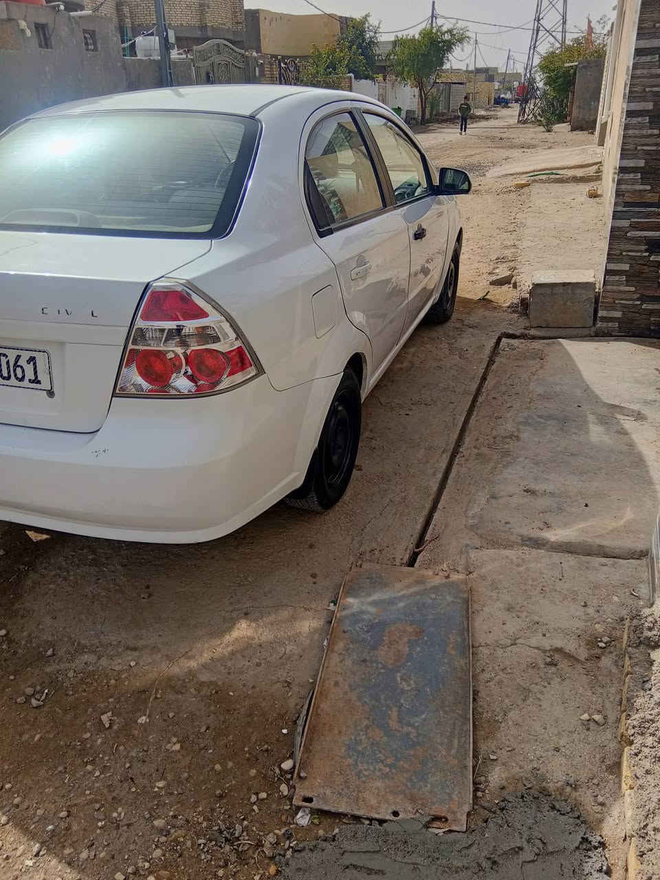 السلام عليكم سياره افيو للبيع موديل 2011باسمي سنويه جديده لغايه 2030 رقم واسط السعر  65وبيها مجال للشراي العنوان واسط نعمانيه رقم الهاتف ***********
