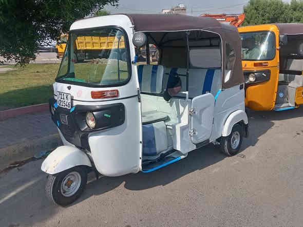 سلام عليكم تكتك للبيع موديل 22 مقفوله كفاله عامه رقم سنويه باسمي مكاني بغداد البياع***********
