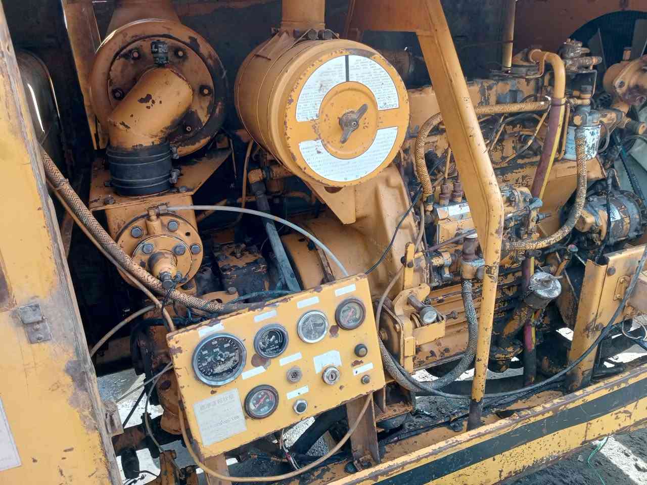 السلام عليكم للبيع كومبريسر كوماتسو ياباني حجم 250 ضاغط ابلادي  محرك جديد السعر 30 ورقه مكان بغداد ***********
