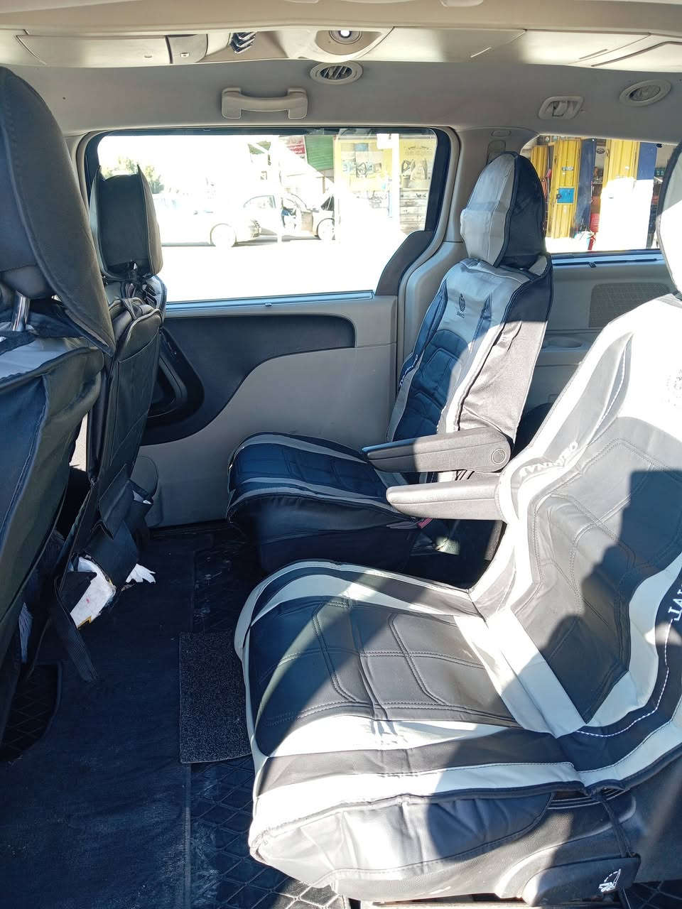 السلام عليكم كرايسلر تاون كانتري موديل ٢٠١٣ فول مصبوغة حزام جديد للجمالية لان صبغ الامارات جارد داخلة سرقة يعني بامريكا بدون حادث حادثها بالعراق شخط اباب السلايت عكس السايق مكفولة من اللغود والشاصي تخم تاير وباتري جديد ووالمحرك والكير والتبريد فول منظومة التبريد ثلاثة قطع كشنات بلع كشن السايق كهربائي كشن السائق كهربائي محرك ٣٦٠٠  السعر130  بيع فقط المكان بغداد السيدية *********** متواجد واتساب
