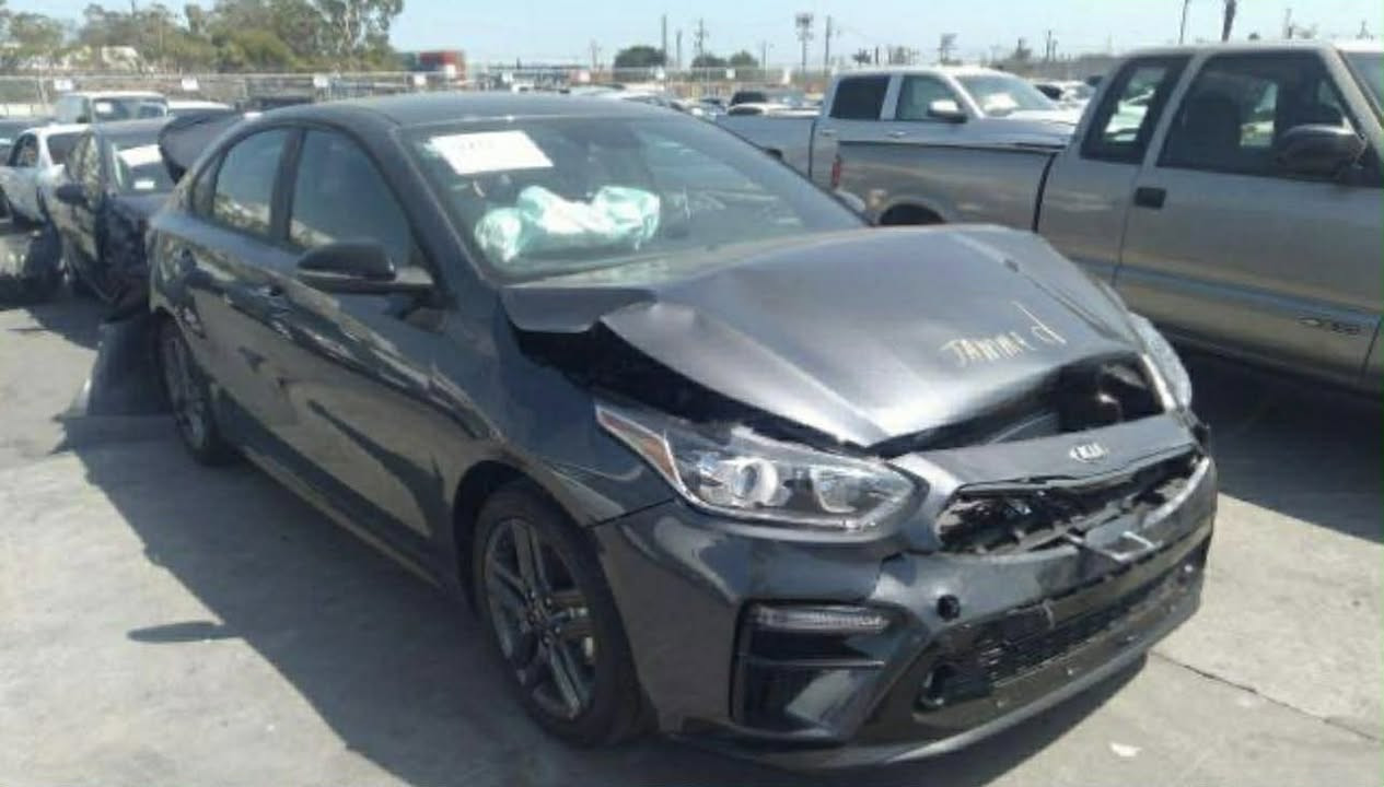 كيا فورتي GT لاين فورتي 2021
كير At المرغوب 
نص فول 
بصمه 
كشنات حضن 
رقم الجديد / اربيل 
السعر 145 وبيها مجال 
حادثها موضح بالصور فقط بارد جاملغ خلفي عكس السايق.  ***********
