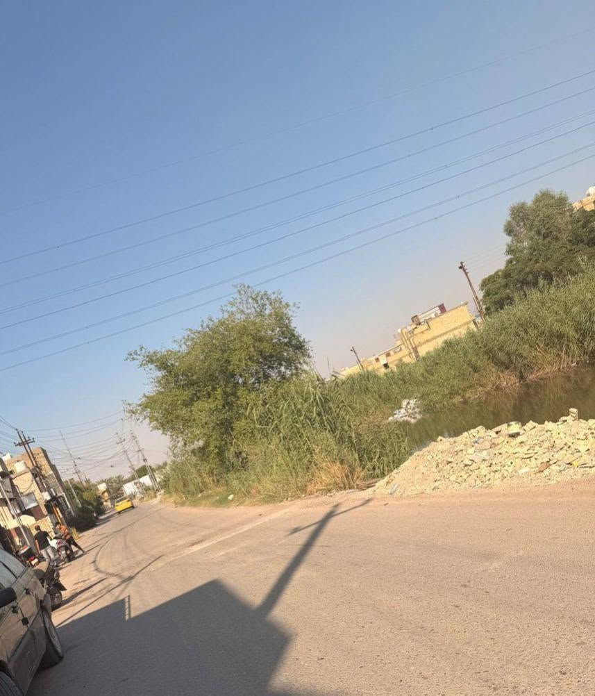 مكلف بالنشر 
سلام عليكم 
قطعه ارض للبيع في السريدات القديمه بالربع الثاني على شارع الرئيسي المودي الى الجزيرة السياحيه والشعب 
نوع العقار زراعي سند 25 
خدمات كامله مي وكهرباء ومجاري وتبليط وكلهن مدفوعات
القطعه تبعد عن الشارع العام 600متر 
مساحه الارض 100متر
واجهه الارض 5متر 
نزال الارض 10متر 
سعر مناسب مستعجل على البيعه الرجال
للاستفسار 
***********
