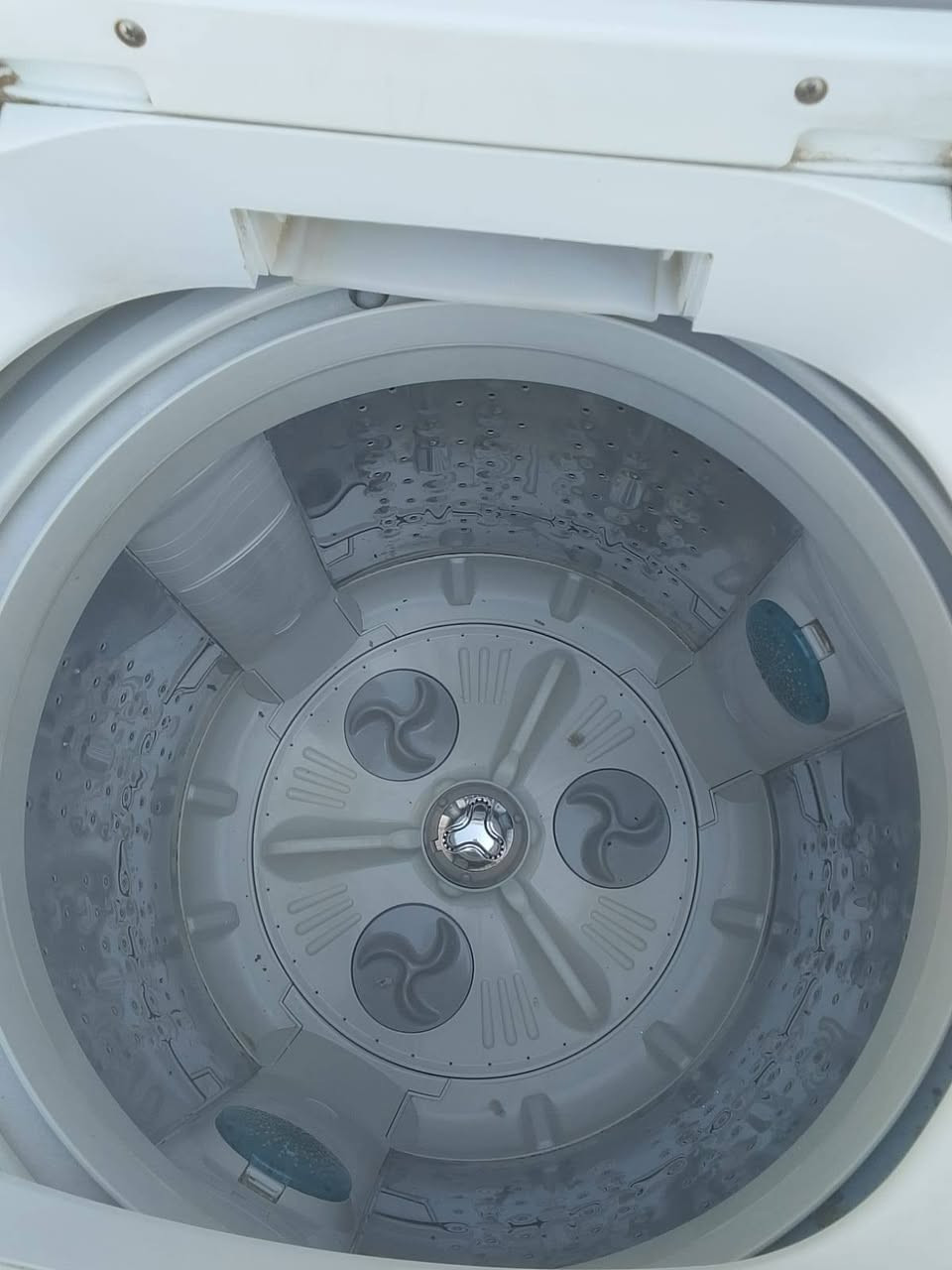 سلام عليكم ورحمة الله وبركاته غساله اوتوماتيك نوع الجي 14 كيلو اخت الجديده مال بيت بلاديه كله السعر 250 النجف الاشرف حي الجامعه ***********
