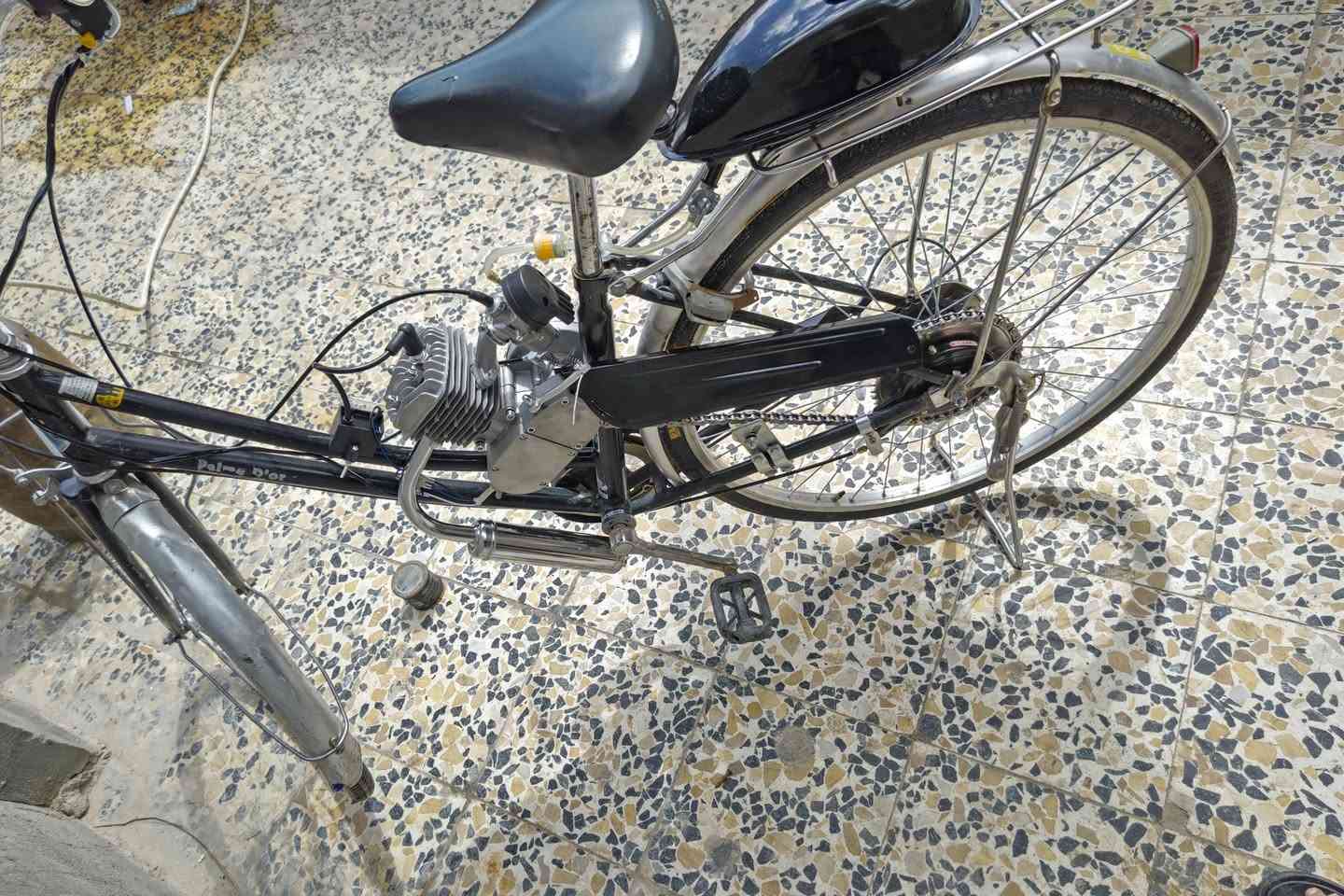 السلام عليكم بايسكل محرك 80 سي سي الله شاهد شد كارتون نضافه 100%البايسكل باله ياباني البارحة السعر 300 شاده التواصل واتساب ***********
