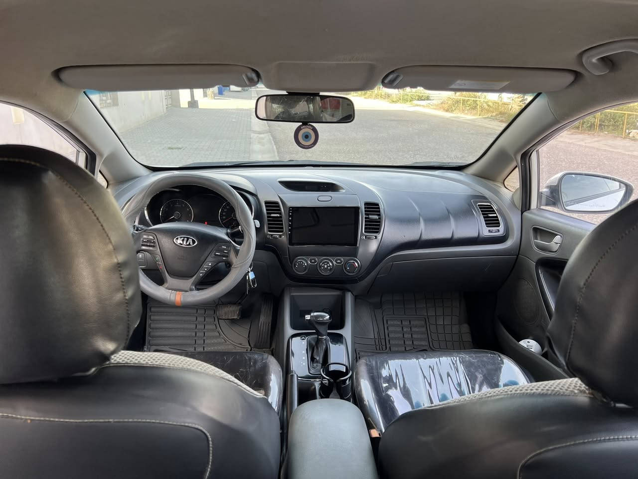 سيراتو2017
بيها رشات صبغ بدون دواخل او حادث ابيع حزام
كير مكينه حداديه تبريد مكفول
ماشيه 180
سعرها 110
***********
