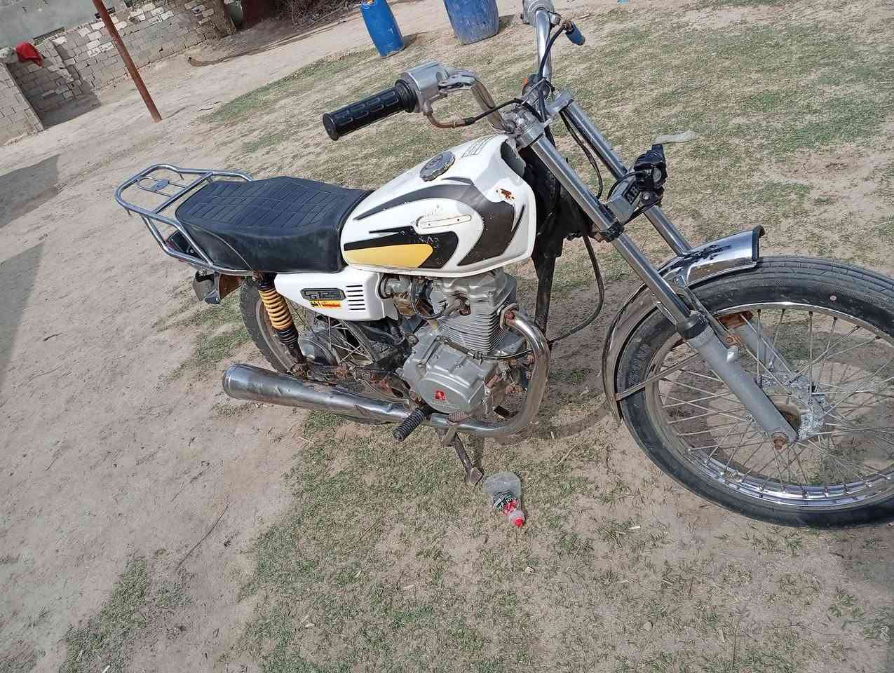 السلام عليكم ارشاء للبيع موديل 18 كلك دراجه نضيفه محرك مجفت بس ولفات وبستم ***********2السعر350 وبيه مجال
