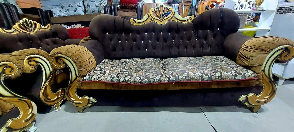 تخم ١٠مقاعد تسكام ديوانيه شارع الخصيمه السايدين قرب زها مول الجهه الثانيه جهه قصابيه السجاد داخل الفرع بضبط يوجد خدمه توصيل ***********
