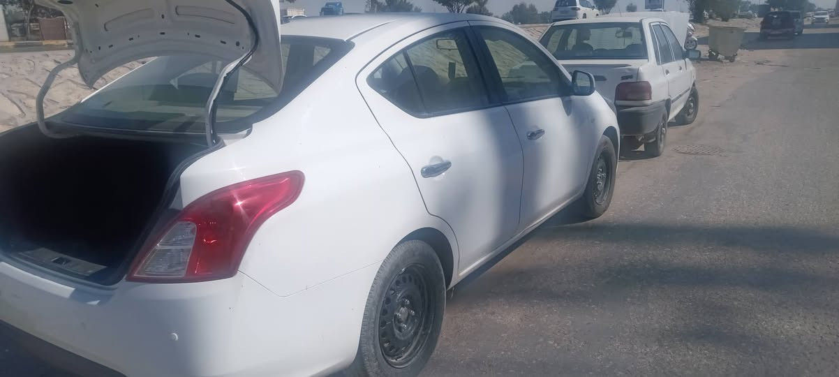 السلام عليكم  نيسان سني موديل 22 بيها بنيد وجاملغ كما موضح بالصوره سياره نضيفه سعر 100 وبيها مجال شي بسيط ***********
