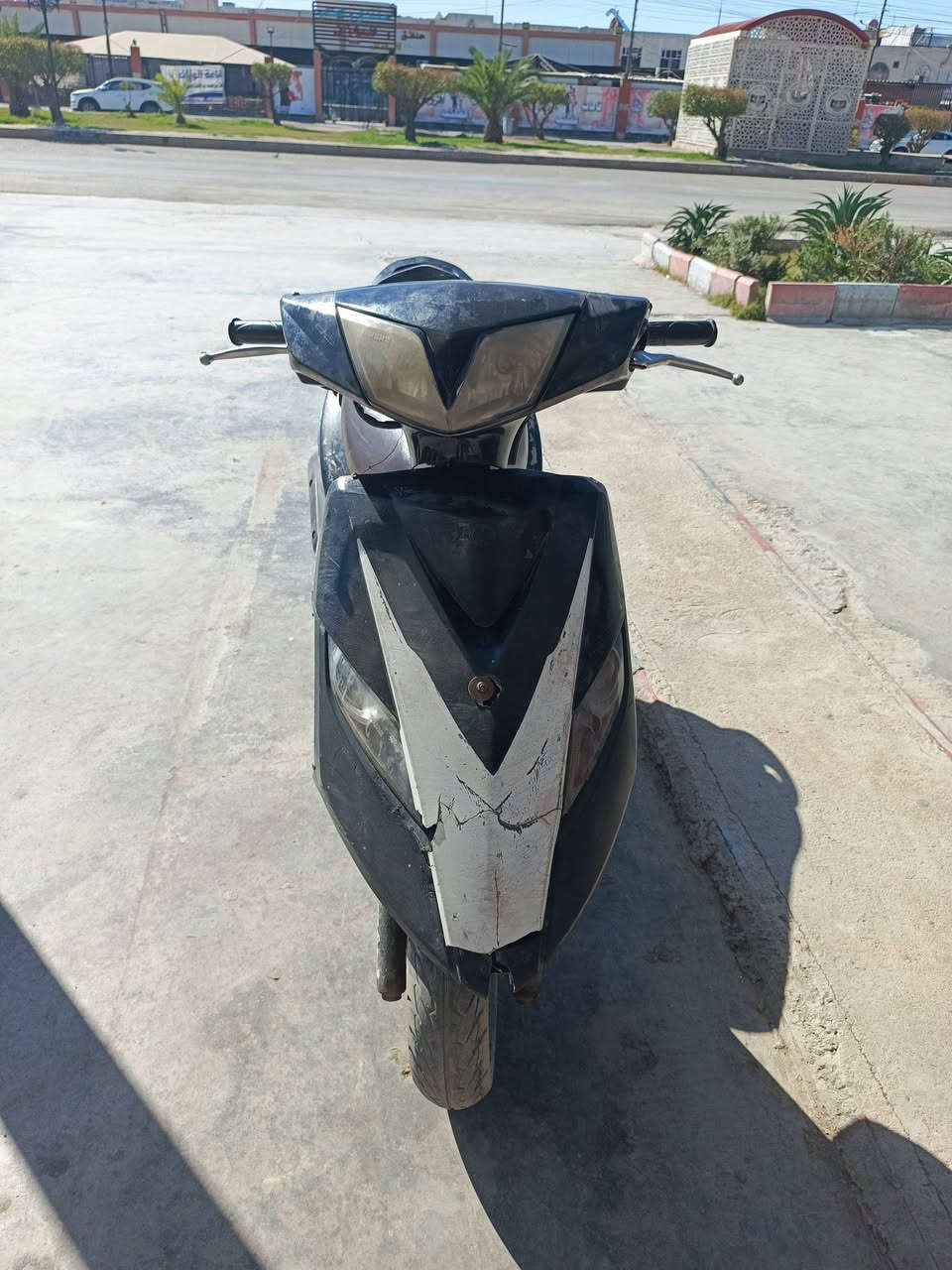 السلام عليكم دراجه نضيفه البيع لعدم التفرغه بس كفرات تعبانه اصلي مختم تخبل بس مهمولة السعر ٣٥٠ وبي مجال المكان الغزالية‏‪***********‬‏
