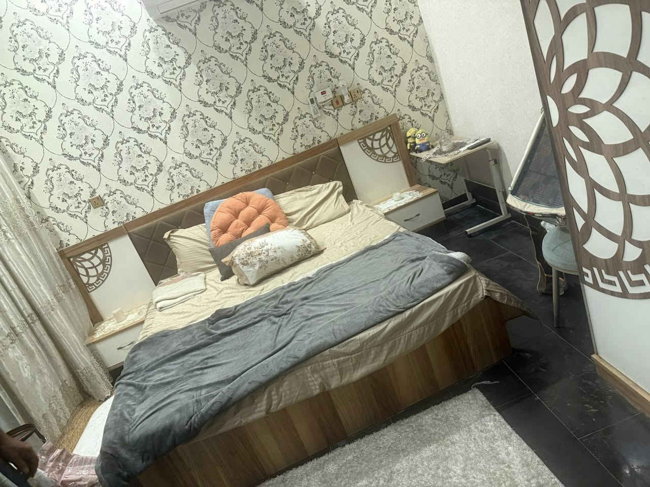 لبيع بسعر مناسب غرفه نوم   كنتور جربايه ب٤٠٠ الاف النظافه ٩٠٪؜ النقل متوفر لبغداد
***********
