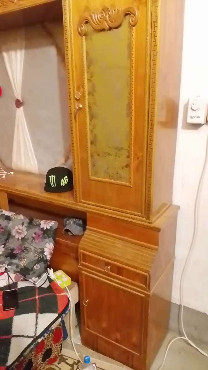 غرفه اخشاب للبيع.        800
***********
