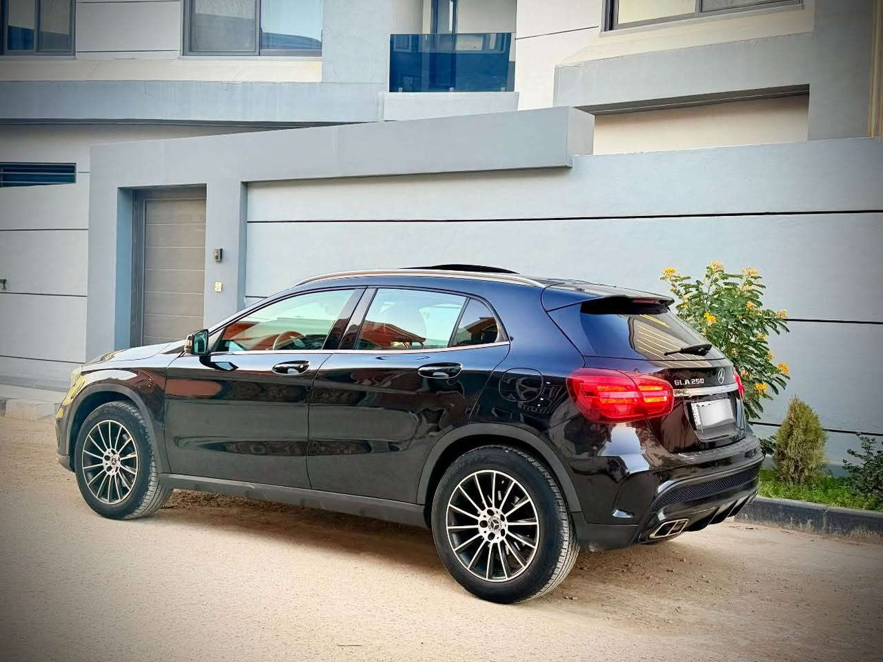 السلام عليكم حبايبي
بيع او مراوس 

مارسيدس GLA250
خليجي 2018 بچم AMG
مع المازداتAMG
بالعراق بيه ٣ قطع صبغ 
خصره بسيطه بمقدمه الداخل
المواصفات
بانوراما 
كشنات كهرباء
كشنات خزن
تدفئة كشن
بصمه
سايد بريك بصمه
عداد دجتل
شاشة كبيرة
ماوس شاشه
كاميره خلفيه دواره٣ زواية
اشاير مري
مري كهرباء
رادار مري
تركشن
كير مثبت سرعه
مري اوتو
مازدات داينمك هايلوجي
محرك كير مكفول من كلشي
صدر حدادية جديدات
تايرات ميزانيه كلة جديد
نواقص نهائيا ماكو
ماشيه72الف mil حقيقي
سنويه جديدة لل2030
رقم اربيل تحويل مباشر
السعر 185ورقة مجال بسيط جدا
العنوان بغداد
للاتصال
*********** بغداد, العراق
