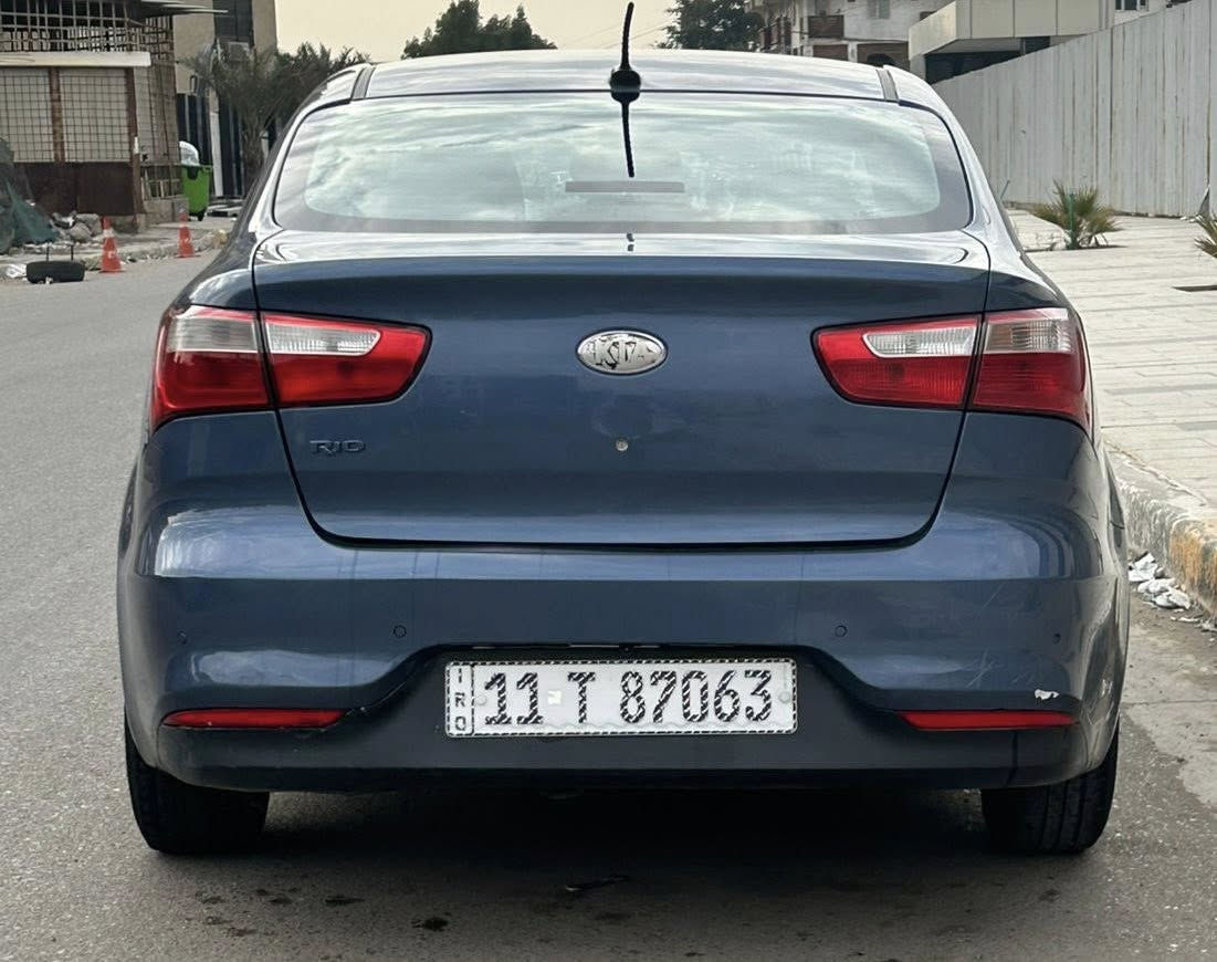 السلام عليكم كيا ريو 2016 رقم بغداد الجديد سياره جديده نضيفه حيل ماشيه قليل محرك وكير مكفولات صدر جديد تخم تاير جديد صبغ جاملغ بدون دواخل 
محرك ١٦٠٠
شاشه كار بلي 
كامره دواره 
حساس دعاميه 
تحكم ستيرن جهتين 
مثبت سرعه 
انظمه قياده عدد ٣ 
حاكيه بلوتو 
مانع تزحلق 
تحديد مساره 
مكان سياره بغداد اخوان السعر ٩٣ مجال بسيط للستفسار 
رقم صاحب سياره
***********
