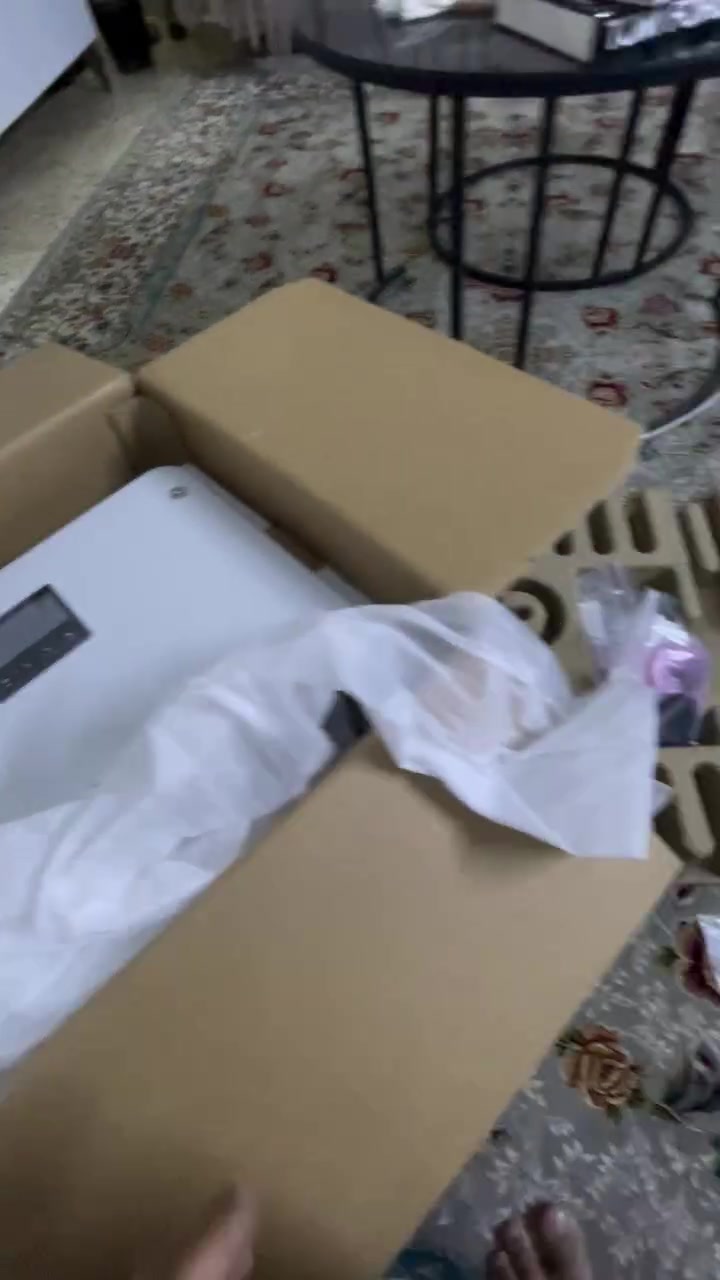 السلام عليكم انفيرتر
سن كرو  6كيلو ايبي 65ضمان خمس سنوات جديد  
غير مستخدم مفتوح من كارتون لغرض الفحص فقط 
سعره مليون 200 الف 
***********
