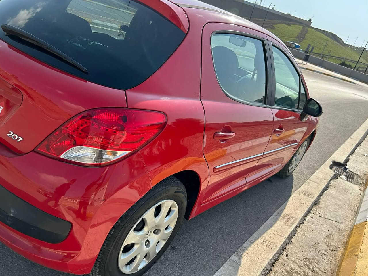 Peugeot   2012
بیجۆ  ٢٠١٢
گێر توماتیک جام کارەبا  تبرید ئاوێنە کارەبا 
260هەزار رۆیشتووە مەکینە ١.٦ گێرو مەکینە بەشەرت
رەقەم  اربیل سەنەوی بەسەرچووە تحویل و غرامە بەشەرت
سلێمانی:***********
*********** السليمانية, العراق
