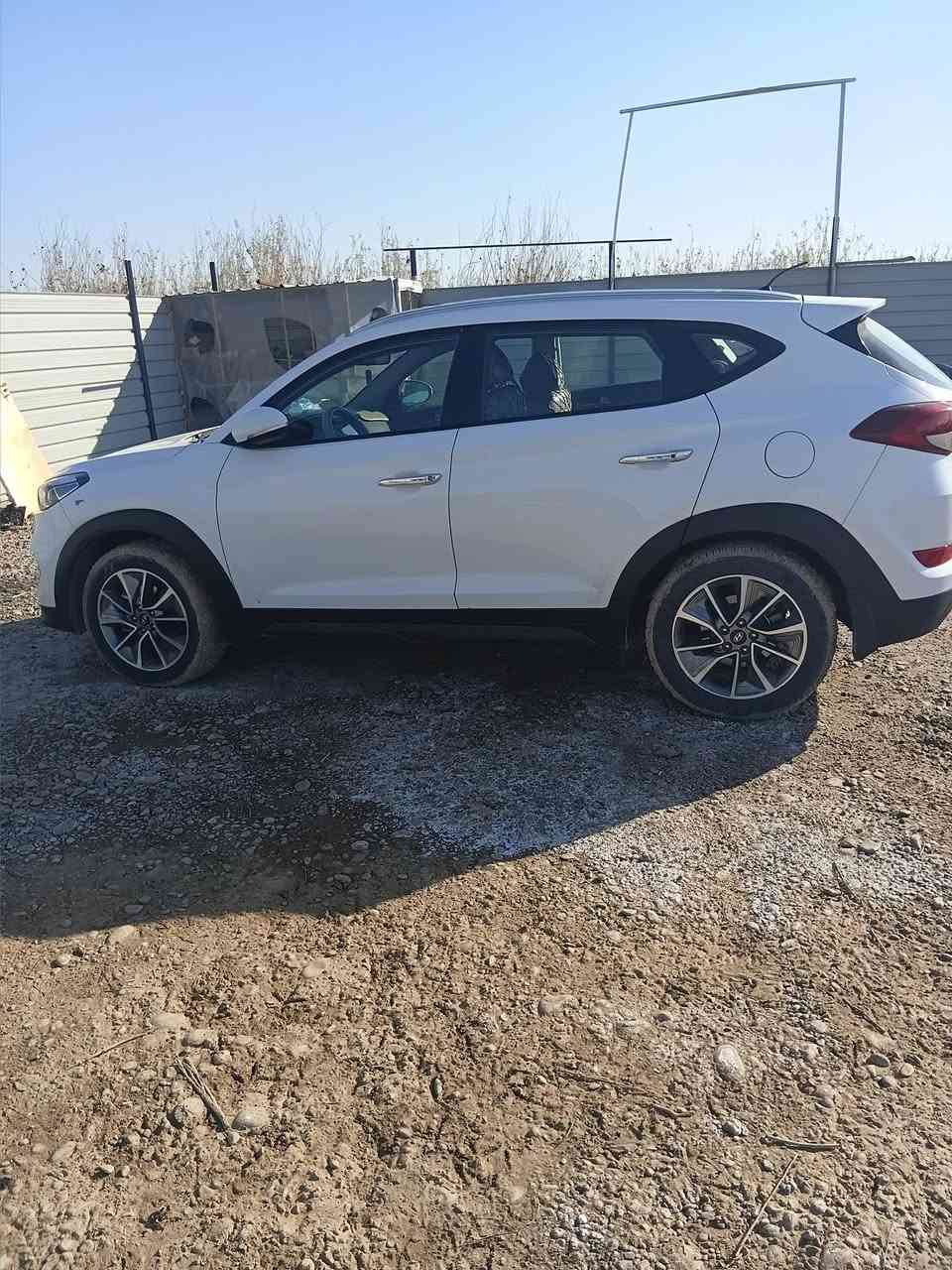 توسان 2018 ماشي 45 اريدها 175 وبيها مجال للشراي***********
