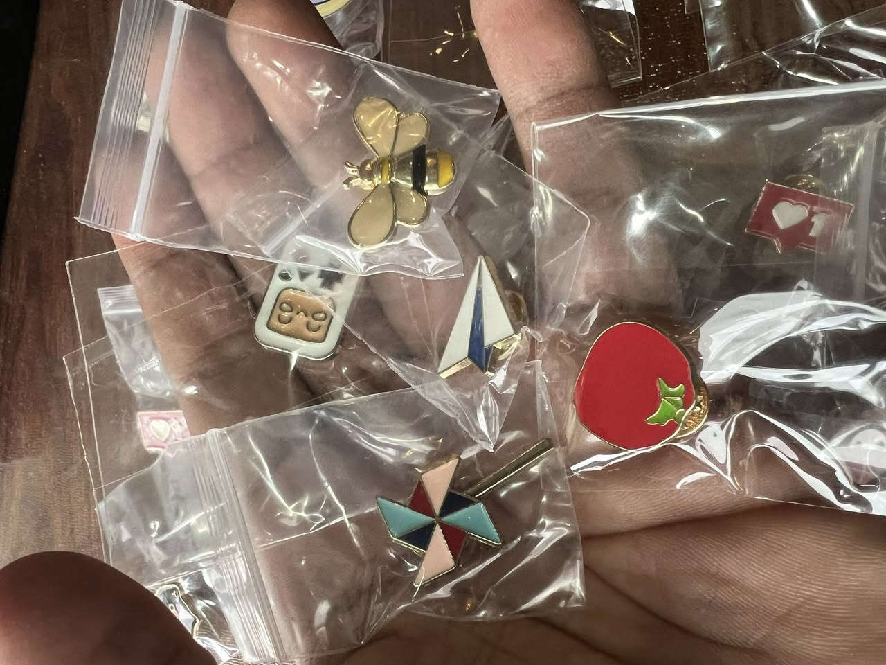 بروشات 
أشكال مختلفة
٧٥ قطعة


**إذا كنت صاحب هذا الإعلان وتريد حذفه لأي سبب، رجاءا أرسل رسالة إلى الدعم الفني**