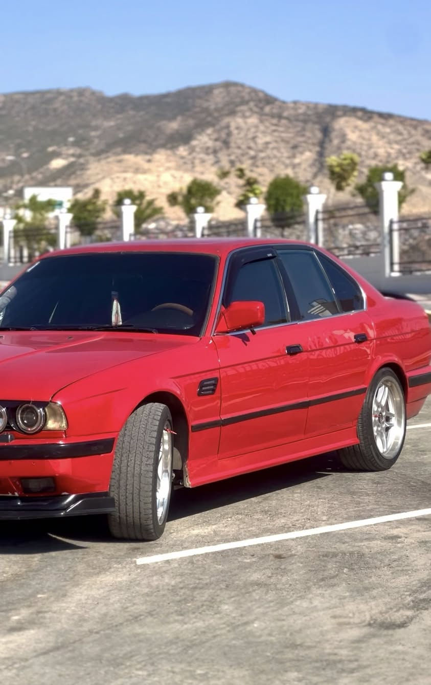 سلام عليكم بي ايم موديل 1990حجم 520كير عادي كبس كير مكينه شرت تحويل وكاله شرات  تبريد شغال بدوم صبخ غرامه 370الف ينزل من سعر سعر 59 مجال  سياره موجود في محافظه دهوك رقم تلفون ***********   ***********
