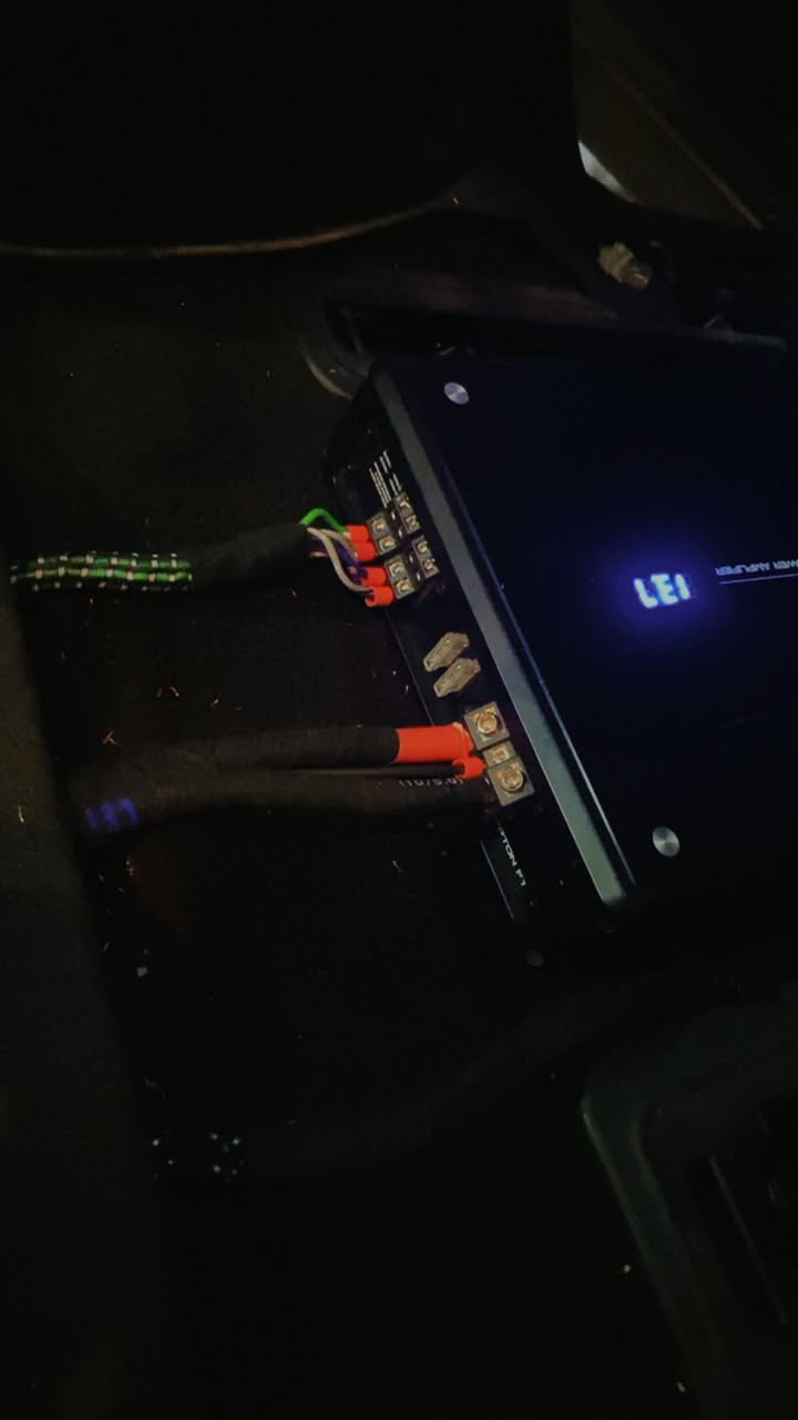 تم العمل على توسان 2025 هايبرد 😉🔥
تم تبديل منظومه الصوت ب الكامل من البلادي الاعتيادي الى النظام الاحترافي🔥😍💪🏻
تم اضافه تخم سماعات هارمن كاردن مع اضافه تويترات اماميه بدشبول😁👇
مع اضافه امبلي فاير اربعه جنل لتشغيل المنظومه بقوه 500ارمس👌♥️
مع اضافه دمام بايونير بقوه 1200 واط😎💪🏻
مع اضافه ضفيره  خاصه للسماعات نحاس100ب100 مغلفه الياف فايبر كاربون ومعزوله عزل تام🔥🔥
مع اضافه كيبلات 4كيج نحاس مع فيوز بقوه 100 امبير
ونتيجه امامكم 
مكاني بغداد طالبيه بنزله جسر مال فلكه 83 بشارع مستشفى ابن البلدي الزهراوي شغلب ب بيت ويوجد توصيل كافه انحاء العراق مع ضمان 
***********
