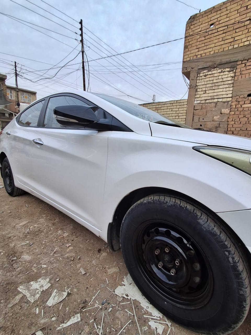 السلام عليكم للبيع النترا مديل 2014 خليجي الشركه العامه محرك 1800 السياره مكفوله من الدواخل.بيها باب السايق والخلفي صبغ رجع عليها ابو تكتك السونار بالمنشور رقم بغداد بسمي تحويل ثاني يوم  
السعر 120 وبيها مجال مكاني بغداد الاتصال ***********
