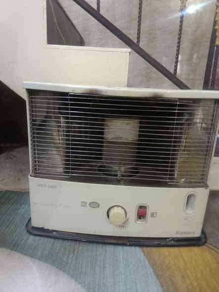 سلام عليكم صوبة كيرونة كلها شغالة جاهزة  للبيع 45الف وبيها مجال قليل مكاني بغداد الدورة للإتصال ***********
