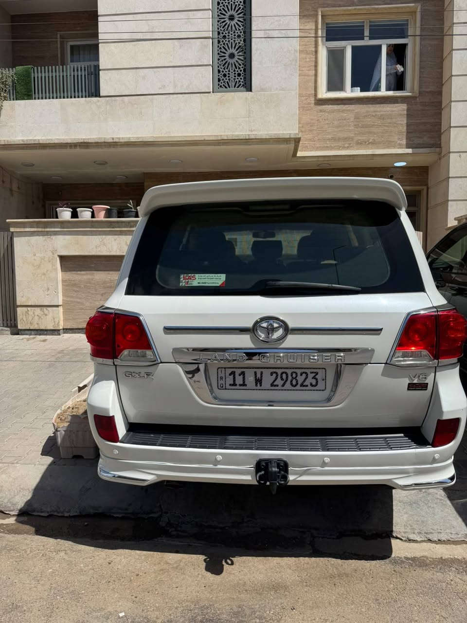السلام عليكم اخوان للبيع فقط لاندكروز 2014 بريم معروف مواصفات البريم ميحتاج اذكرهن
رقم بغداد باسمي تحويل مباشر
عداد المسافة 180 الف
مكفولة من الصبغ عدا الدعاميات
كير محرك مكفول
شخط بسيط بالجاملغ الامامي الايمن موضح بالفديو
السعر 370 وبي مجال
العنوان بغداد زيونة 
رقم الهاتف***********
