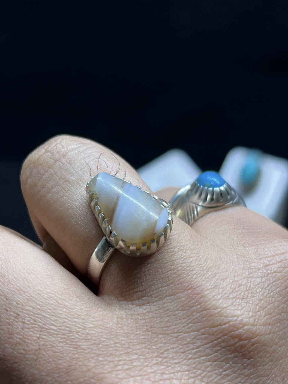 خاتم جزع يماني قديم
صياغة يدوية

الشراي***********

المكان بغداد حي اور
