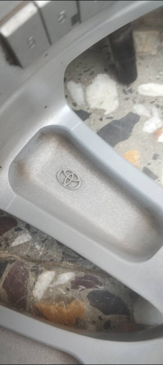 السلام عليكم 
للبيع 
تخم ويل كب حجم 16 بلادي مال كورلا وارد أمريكي موديل 24 نضيف جداً مع تخم كصب الحساسات 
السعر 390
الاتصال ع الرقم ***********
