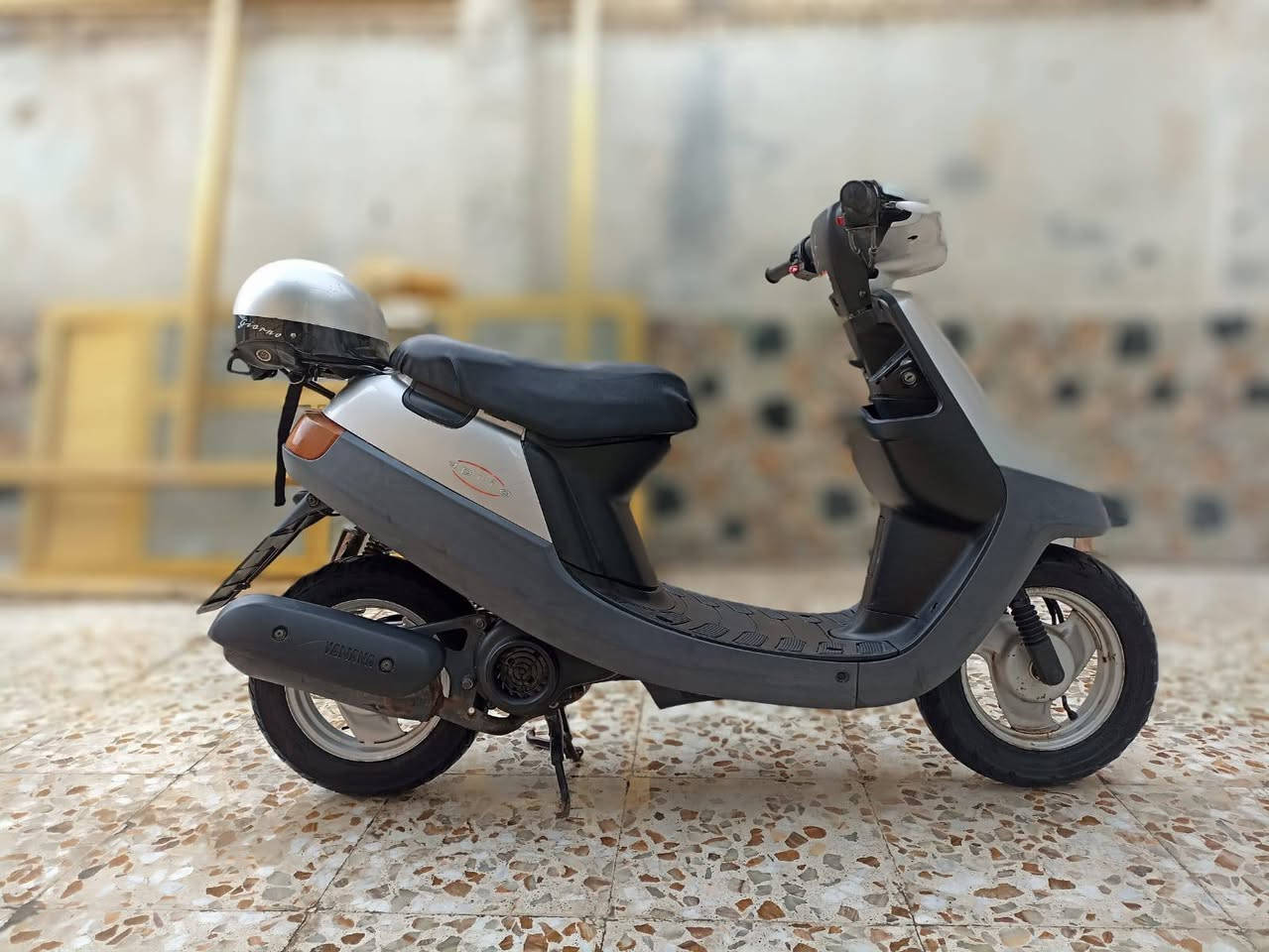 دراجه بتره للبيع حاويه قبل 3 اشهر طالعه شلعه ومعدل نضافه 100/100 سلف هندر اشاير لايت عالي ناصي بك لايت كله شغال  ما تصرف عليها الف السعر 700 وبيها مجال للشراي ***********
***********
