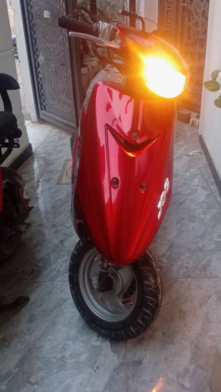 السلام عليكم ورحمه دراجة نارية عصفورية للبيع 250 مال جناي ما بيها مجال بس حك جية ما مفتوحة نضافة 80% العطل گلتش خلفي يعني ما بيها سحب العنوان بغداد الكاظمية رقم الواتساب ***********
