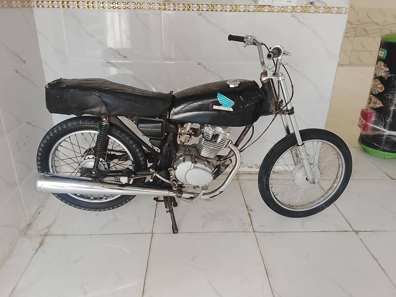 السلام عليكم دراجه للبيع السعر 150قفلل


**إذا كنت صاحب هذا الإعلان وتريد حذفه لأي سبب، رجاءا أرسل رسالة إلى الدعم الفني**
