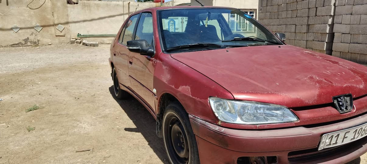 السلام عليكم 
بيجو فرنسي 306 موديل 2001 كير ومكينة مكفولات كلج جديد صدر خلفي جديد تخم تاير جديد تبريد شغال رقم بغداد دولي شرط التحويل سنوية منتهية قبل شهر سيارة نظيفة ما عدا الجراد ‏سعر 36 وبيها مجال قليل 
‪0775 056 6469‬‏
