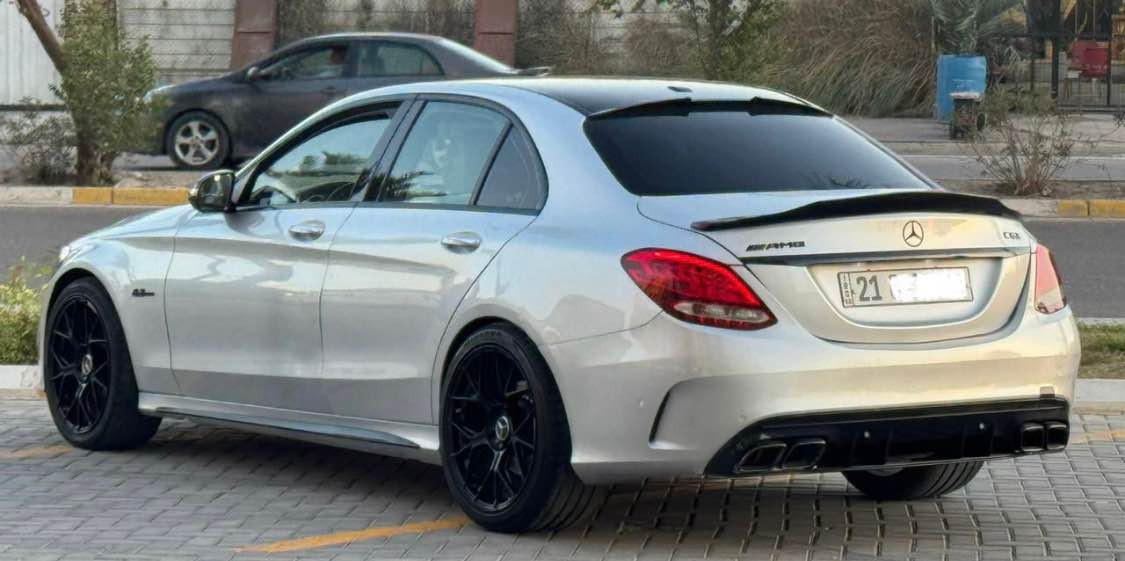 السلام عليكم 
للبيع مرسيدس C300 
موديل 2016 تو ويل كت 63 AMGماشيه 126 الفm
محرك 4 سلندر تيربو 
رقم سلمانيه باسمي فول مواصفات 1/1
عدا الفتحه 
بصمه كشنات جلد تدفاء وكهرباء مانع اصتدام رادرات جانبيه كاميرا دبل ماوس تحكم استيرن واستيرن كهرباء 
بيه باب خلفي صبغ ومكانين صغار سوناره موجوده السياره بدون ايرباك وارد امريكي بيه تقرير بدون اي مشكله او مسجات بشرط الفحص السياره جاهزه وبدون اي نقص
للبيع 165 وبيه مجال بسيط 
مكان اليرموك 4 شوارع
*********** بغداد, العراق
