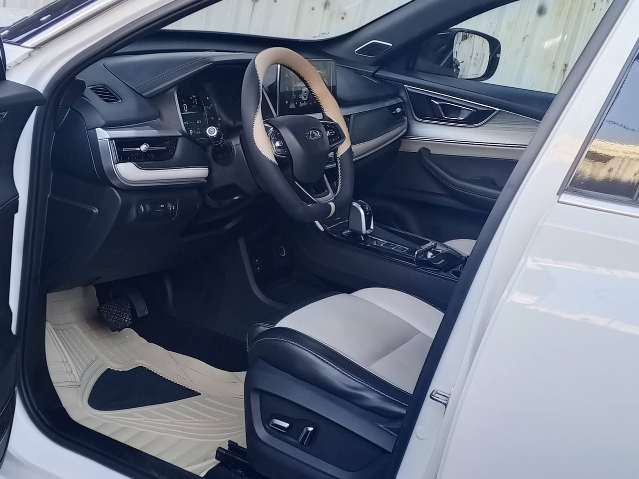 Tiggo 7 pro 2023
فول مواصفات للاكجري تو كلر 1/1 بانوراما كاميرات محيطيه جنطه كهرباء تحكمات رباعيه لد امامي خلفي 
كراسي جلد كهرباء وبعد گومه مواصفات أعلى فئه 
ماشيه 28الف مكفوله رقم بغداد دولي سعره 135ورقه 
للاستفسار ***********
