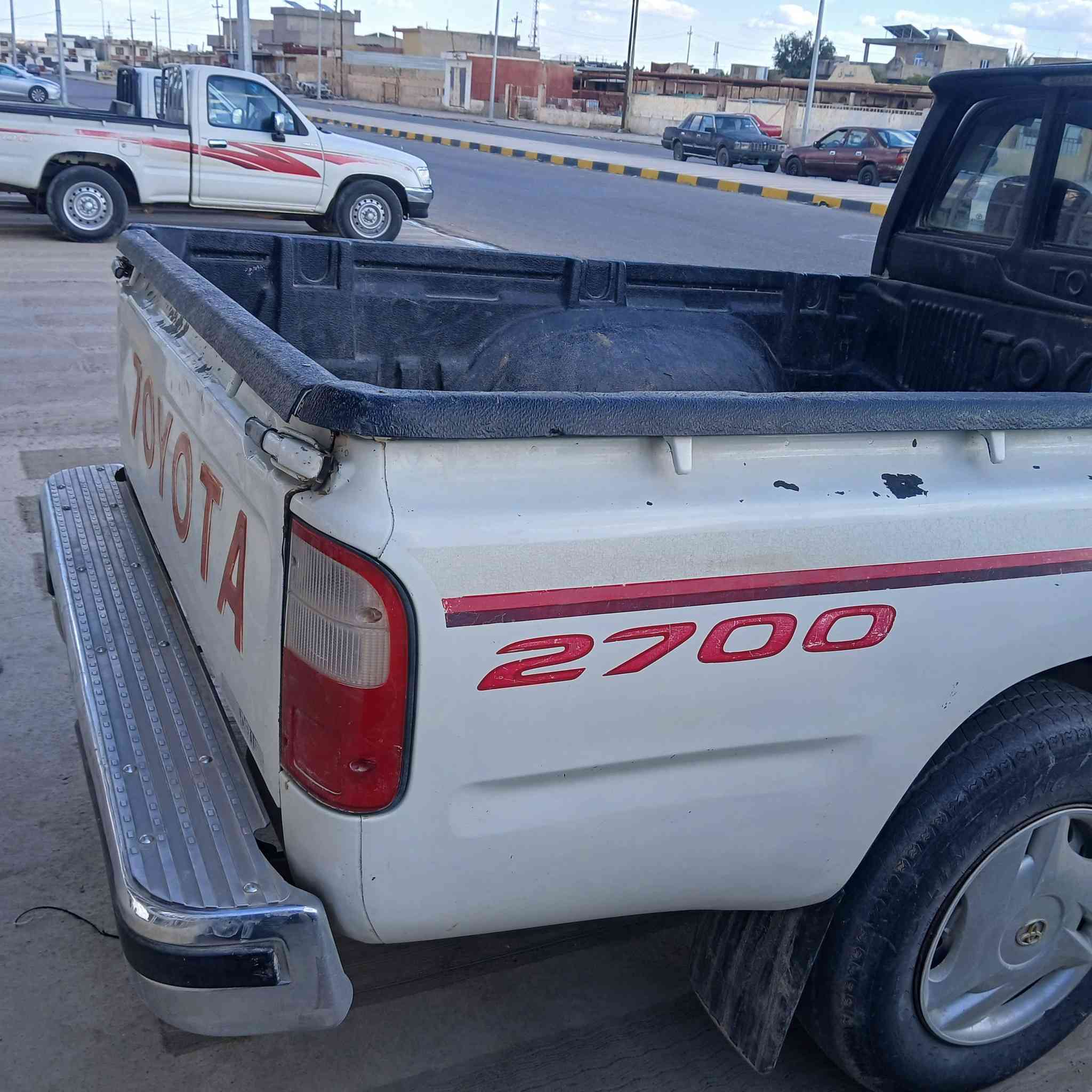 سلام عليكم بيكم للبيع 2001 خليجي كفاله عامه محرك شرط حار بارد سنويه لل 2031 رقم صلاح الدين سياره جاهزه ماناقصها كلشي المكان صلاح الدين بيجي الصينيه للتواصل على الرقم *********** اتصال أو واتساب
