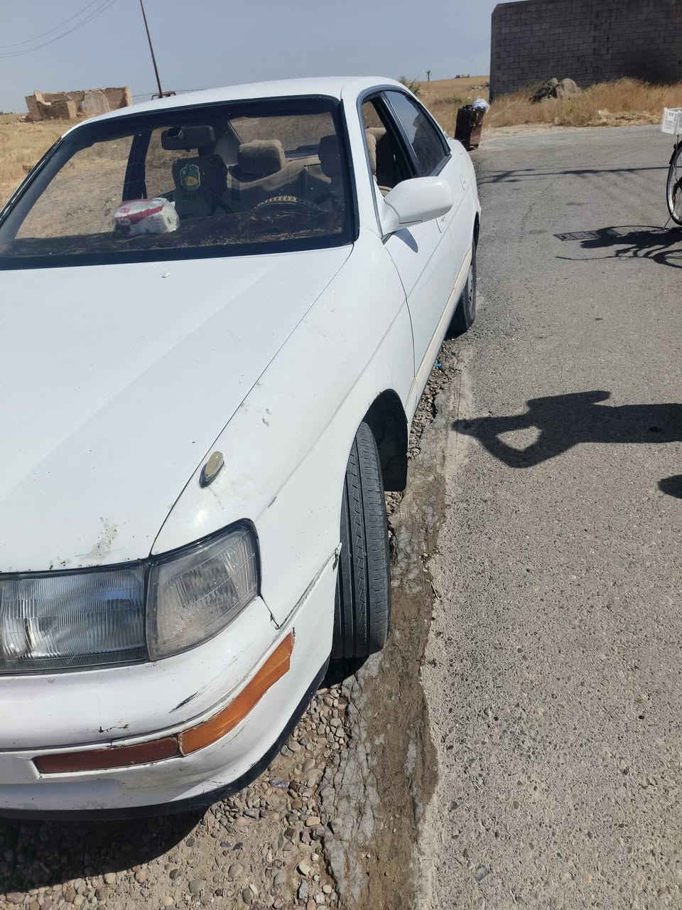 السلام عليكم…… ..بيه قطعه ونص صبغ
وبيه ظخه موضحه بصور بسيطه 
صدر جديد 
تخم تاير جديد 
محرك كير شرط 
غرفه شرط 
بطاين شرط 
كهرباىيات شرط
اكسل شرط 
سنتر لوك 
كيجات 
تبريد نقص وجه كمريسر 
رقم بغداد مشروع وطني 
سنويه لل 28 
مكانه تكريت صلاح الدين 
السعر 46 وبيه مجال 
نقد فقط 
***********
***********
