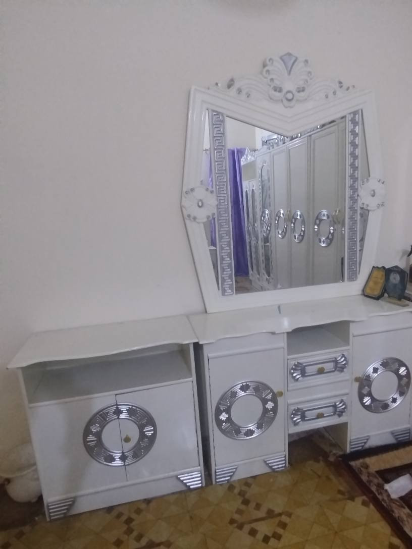 غرفة نوم كاملة ونظيفة صناعة عراقي وتصميم تركي 
عنزان بصرة كرمة علي حي رسالة 
للتواصل *********** البصرة, العراق
