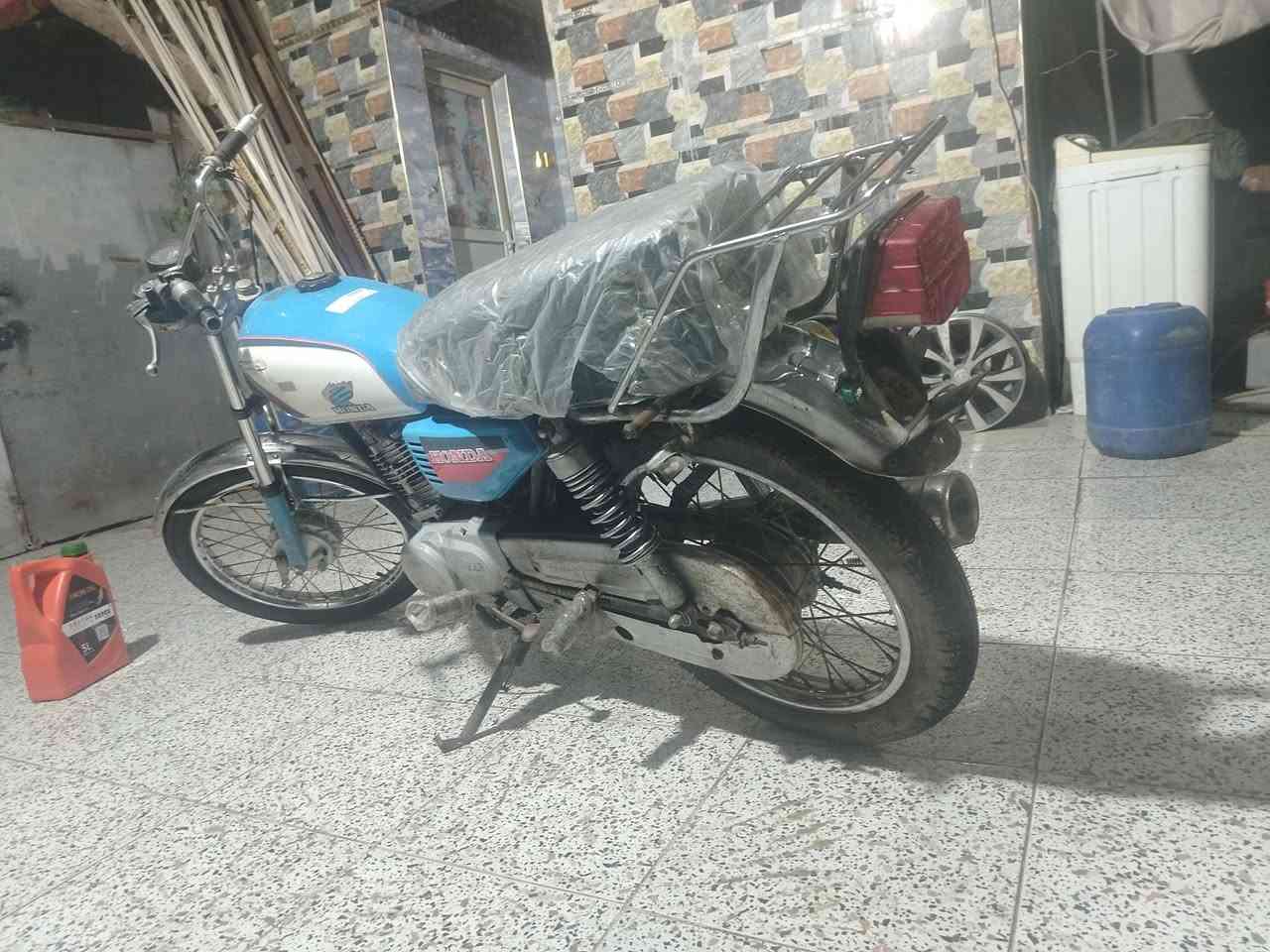 السلام عليكم دراجه ارشا ٢٠١٨ مفتوح محركه بوشه وبستم اوراق كزوز رياضبي دراجه ما متعوب *********** ناصريه مركز الإسكان الصناعي
