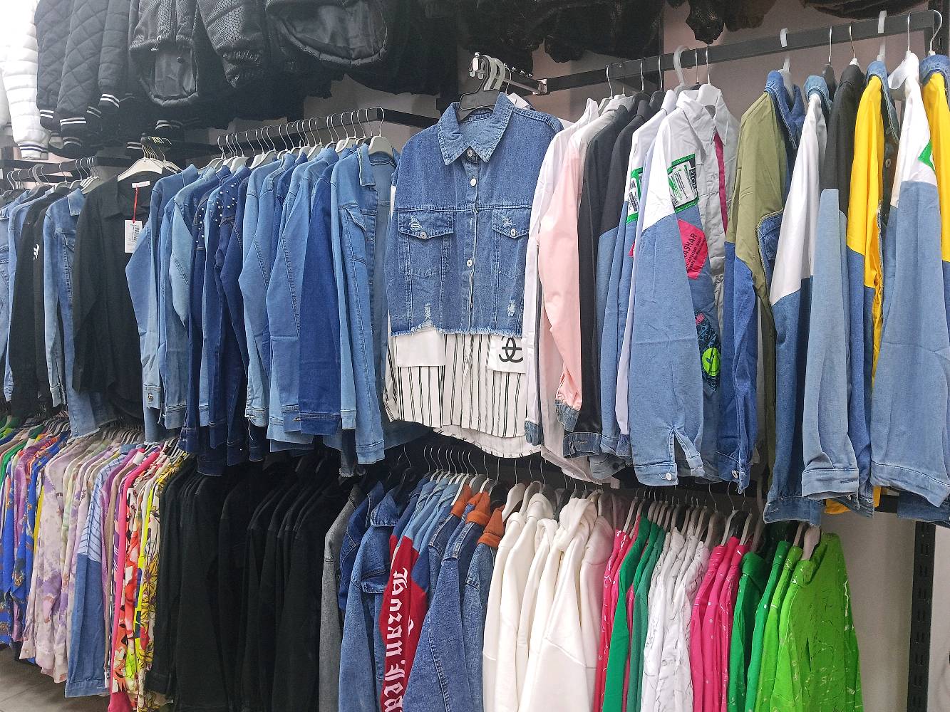 سعر القطعه 10 الاف دينار ويوجد توصيل لجميع المحافظات الحجز يتم عن طريق  مراسلتي على الواتساب رقم الواتساب *********** في حال طلب اكثر من قطعتين يكون التوصيل مجاني لجميع المحافظات