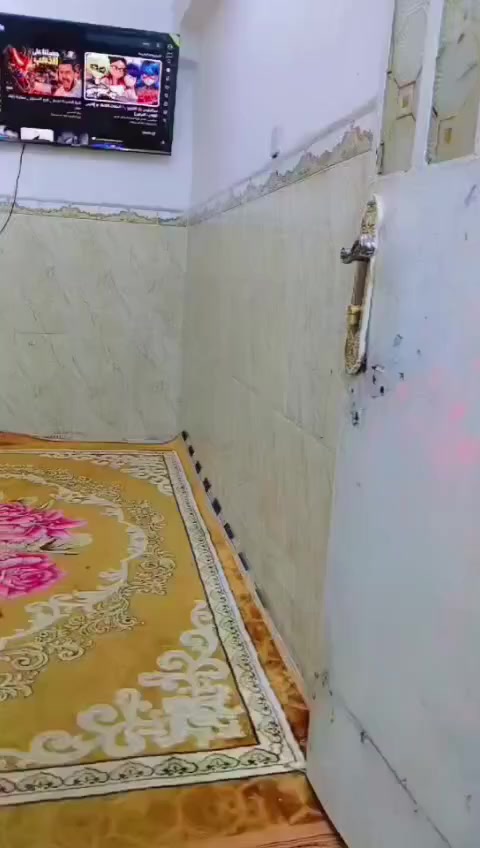 نصف قطعة (شرك ) ( 55متر ) قطاع 32 خلف جامع الحكمة قرب حسينية حجي صاحب   تحتوي على استقبال + غرفة نوم + غرفة اطفال + مطبخ  السعر 68 رقم موبايل ***********
