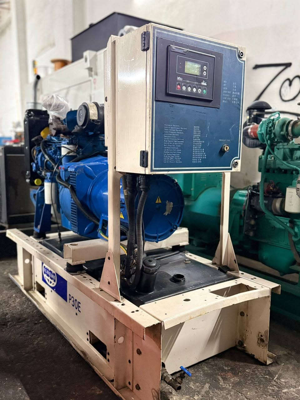 #مولده بيركنز 3 بستم اف جي ولسن بريطاني 
توليد 30 كيفي ستامفورد اصلي 
خزان وقود بلادي 
السعر والاستفسار تواصل ***********+واتساب عبدالله المختار 
العنوان اربيل الصناعه الجنوبيه 
لدينا توصيل جميع المحافظات
