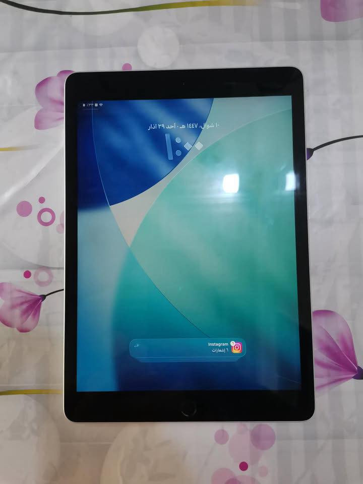 السلام عليكم
ايباد الجيل التاسع ipad 9 ذاكرة 64 
ملحقاته كيبل شحن + گفر 
جهاز نظيف و لايصرف شحن وشخط مابي 
سعره 300 وبي مجال 
مكاني نجف - كوفة 
متواجد ع الفيس واتصال ع الرقم ***********
بي واتساب
