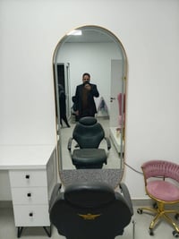 عندي مركز كامل مكمل للبيع في المنصور تفاصيل عل هاتف 07707421487