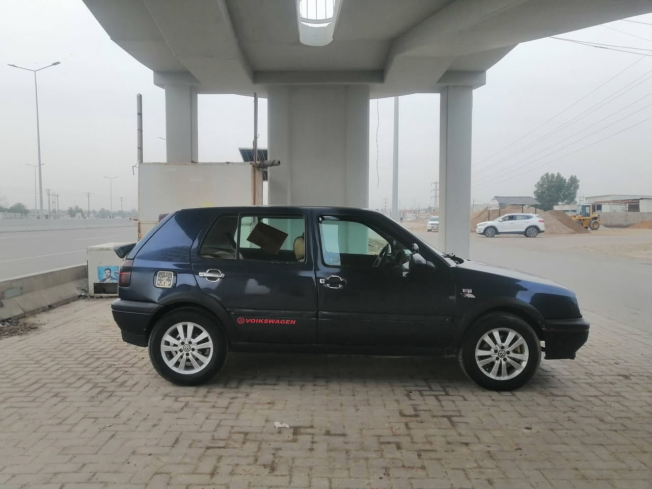 السلام عليكم الحلال للبيع جاهزه من كلشي مكان بغداد 
***********
