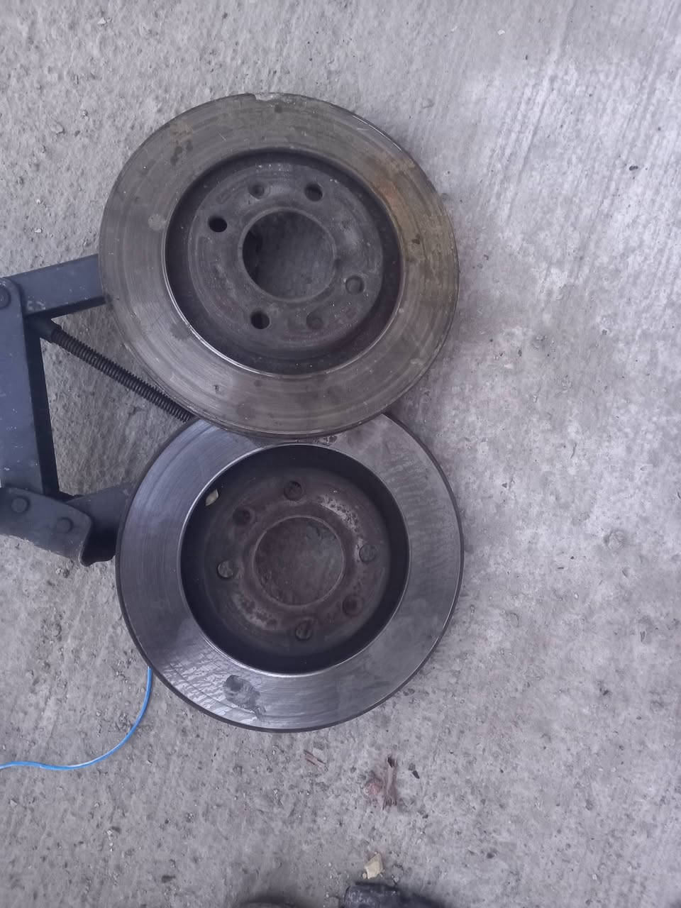 السلام عليكم شباب من رخصة الأدمن
عندي غراظ مال بيجو سمند للبيع 

ظاغطه مع رولا جديد ايساكو ١٥

سلف جديد ٢٥

فلنجات امامي وخلفي كلهن ٣٠

راديتر تبريد جديد ٣٠

بيرن وبكن ايساكو ٢٥

جوك تبريد ٢٠

بور ستيرن جديد ٣٥

نوزل صيني بيست٢٠

ماطورات مراوح زوج ٢٠

فان تبريد جديد ٢٠

مجاول بيجو ١٥

حساس صالنصه بيجو حديث ١٥

حساس صالنصه عام ١٠

عنوان البياع حي الجهاد قرب مسبح الرافدين 

تلفون***********
