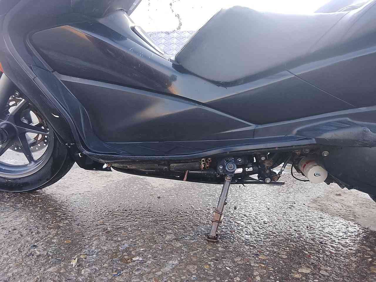 السلام عليكم فورزا صفر عشره كير شغال 
كلوب بالجنطه امبيثري شغال مرايات البلادي مكينه جديده قبل 3اشهر شادها تايرات جدد شادهن بك لايت كرستال كلشي بيها شغال بيها بعض الملاحظات وبيه نقص تريش اليم الاستان الحساس السعر مليون و700وبيها مجال للشراي الرقم ***********
